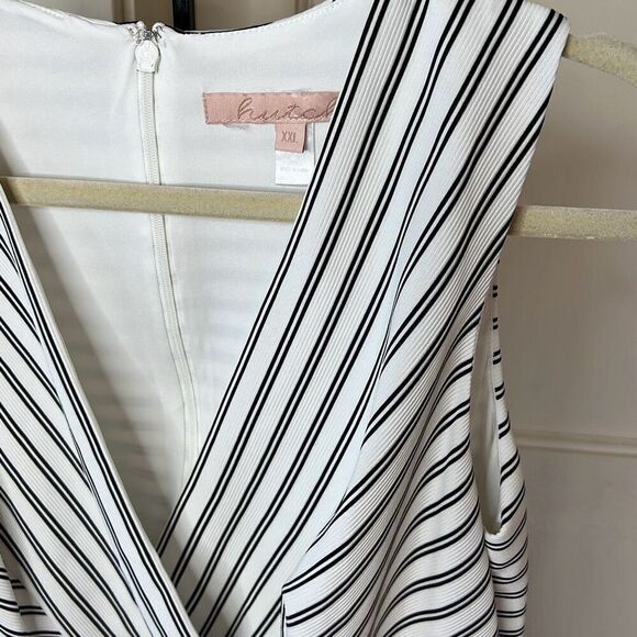Hutch Dixie Sheath Dress Striped Sleeveless Size XXL White/Black VNeck - Picture 3 of 8